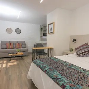 hermoso-alojamiento-en-laureles.colombiamedellinhotels.com/